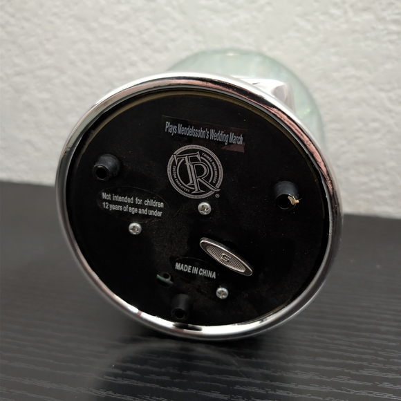 Silver Wedding Couple Snow Globe - Picture 2 of 2